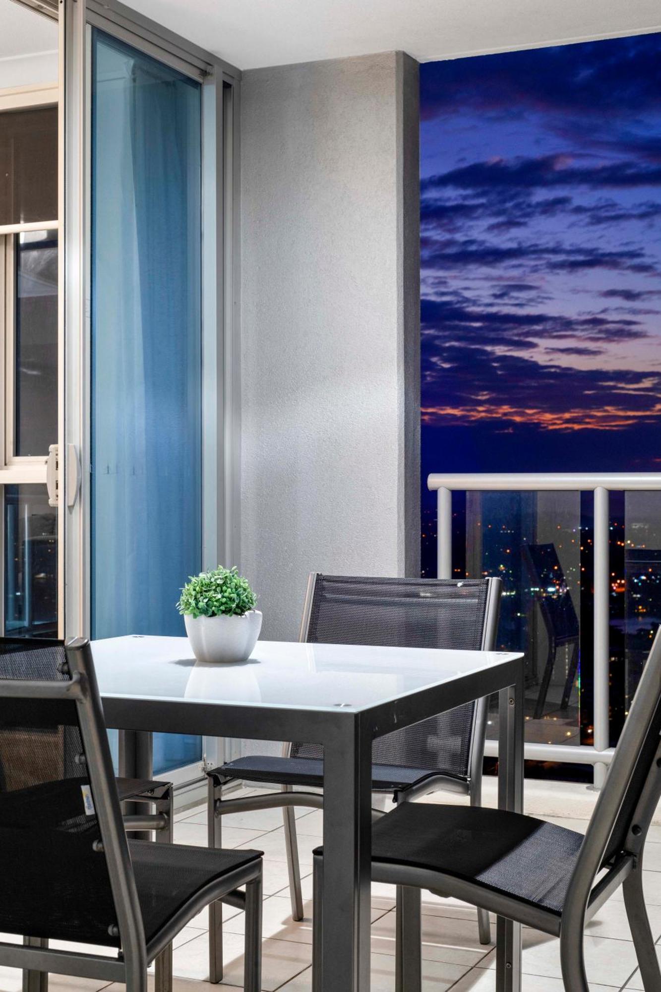Chevron Renaissance - Self Contained & Privately Managed Apartments Гоулд Коуст Екстериор снимка